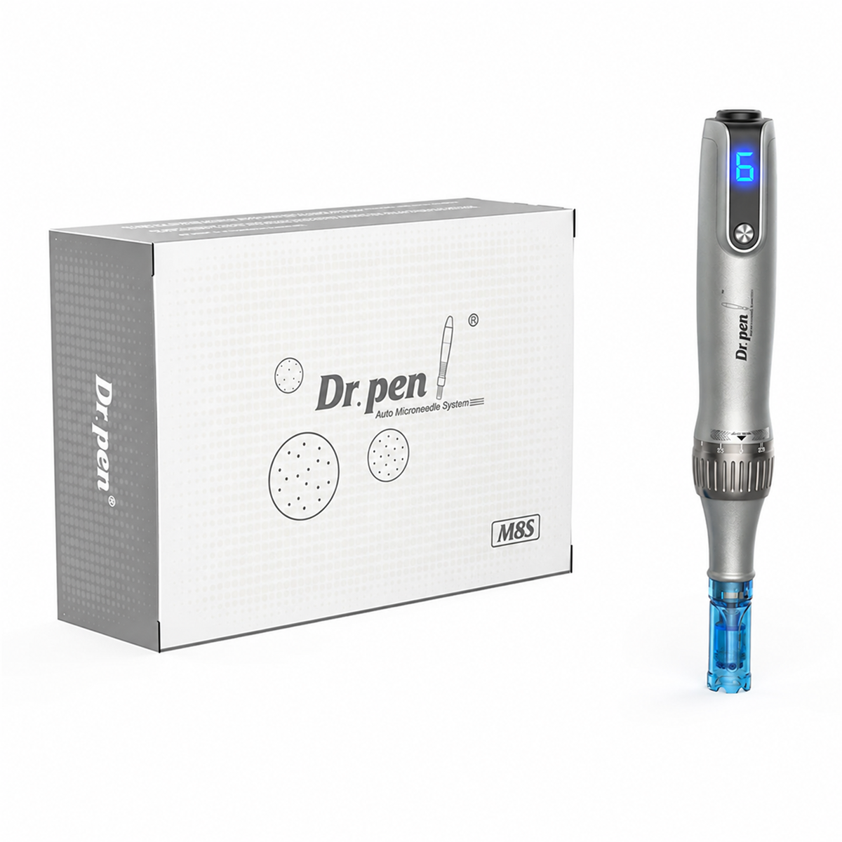 Tay cầm Dr. Pen M8s màu bạc với đầu kim thay thế màu xanh bên cạnh hộp M8S ban đầu